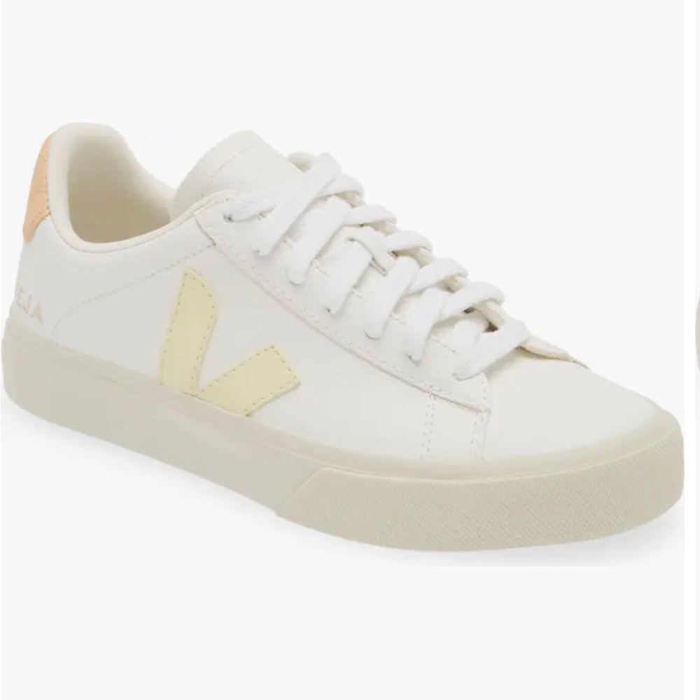NIB Veja Campo white and sun peach sneakers